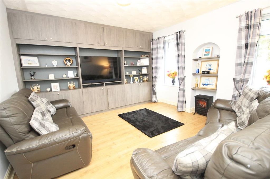 Property photo 2 of 14 Lounge
