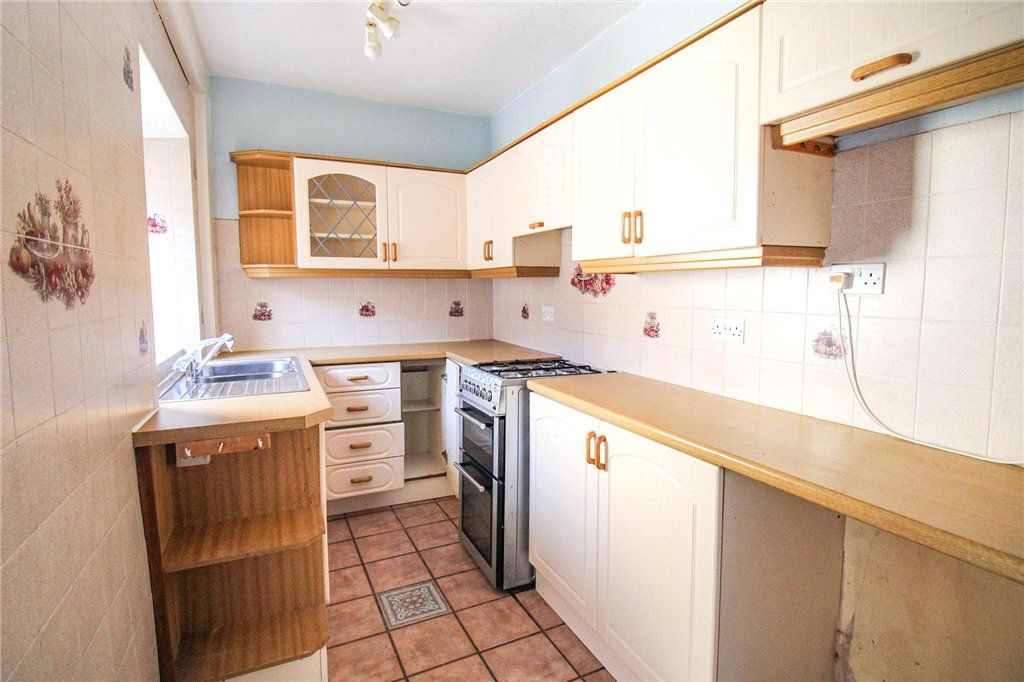Property photo 3 of 12 Kitchen