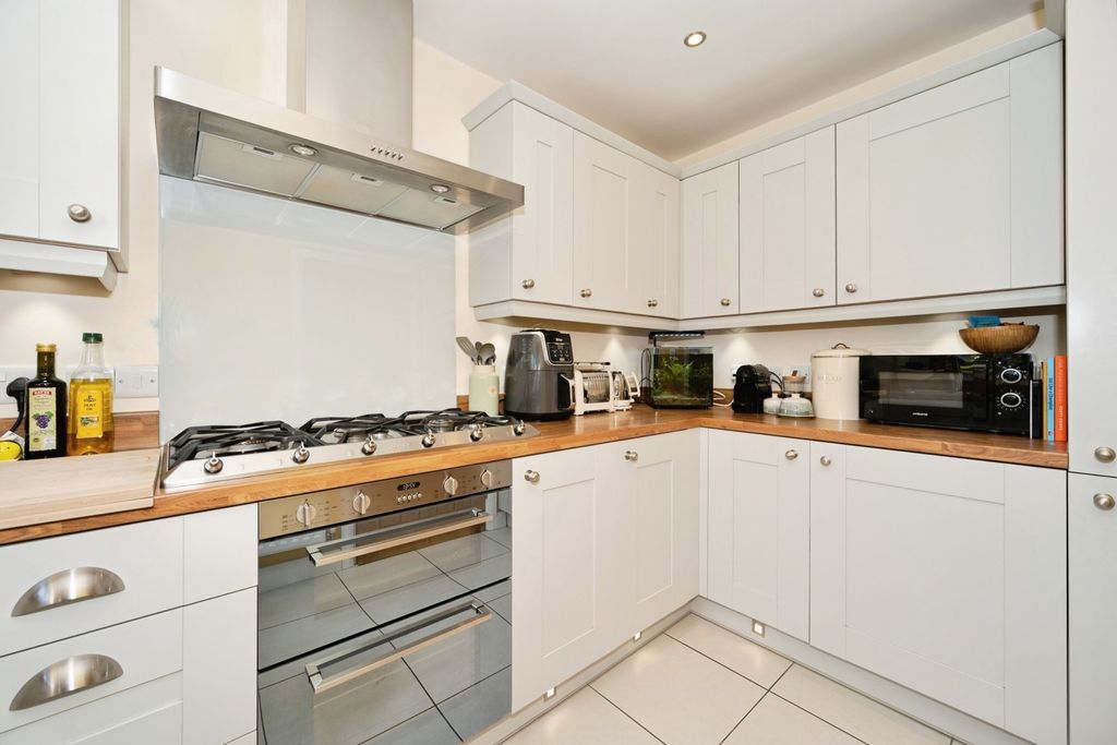 Property photo 3 of 15 Kitchen