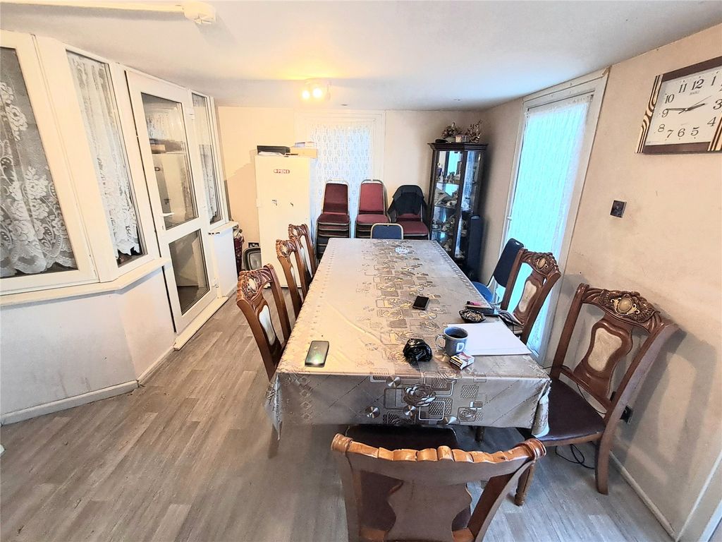 Property photo 3 of 11 Kitchen Diner