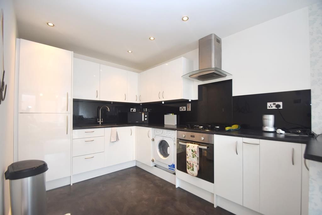Property photo 2 of 7 Kitchen
