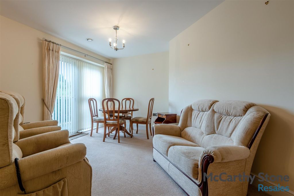 Property photo 3 of 23 8692884-Interior09.Jpg