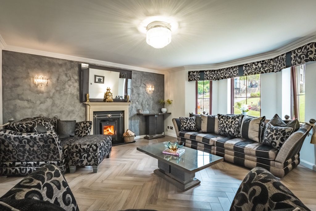 Property photo 2 of 48