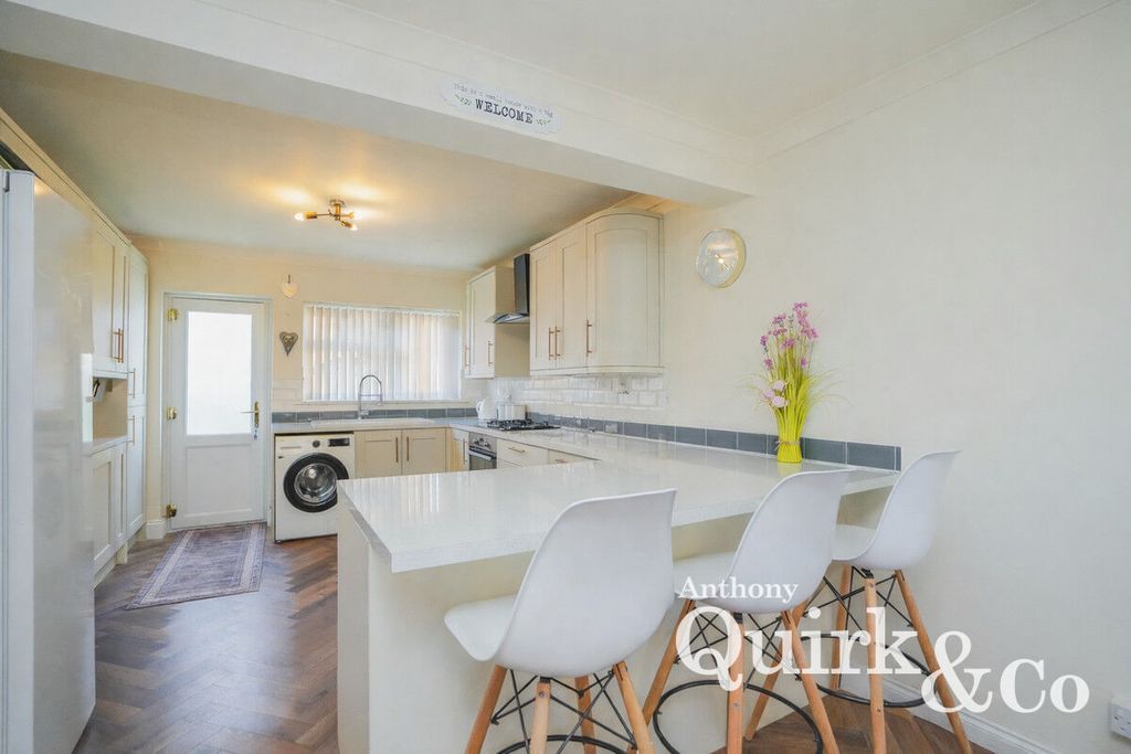 Property photo 3 of 23