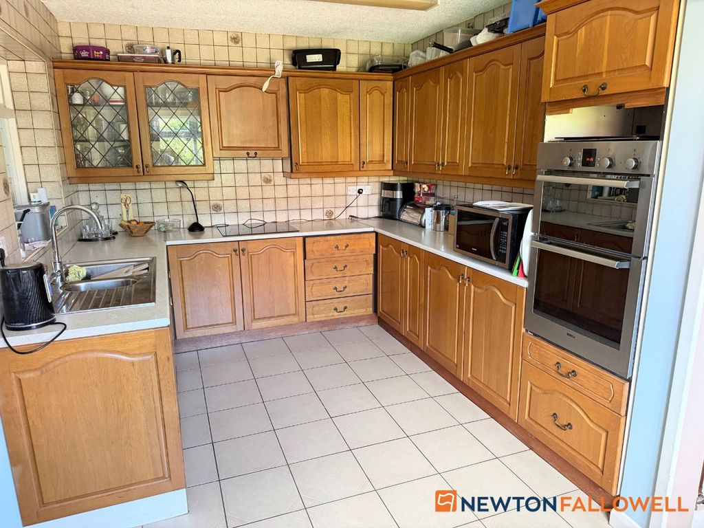Property photo 2 of 18 Kitchen