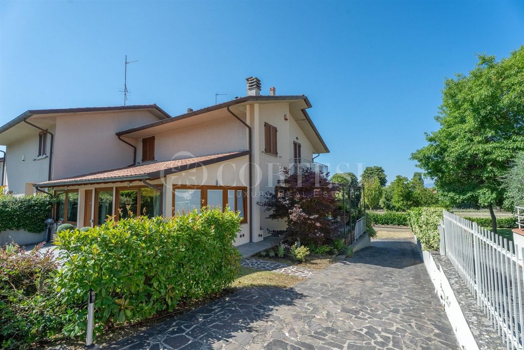 Property photo 1 of 51 Elegant Villa With Private Garden And High-End Finishes