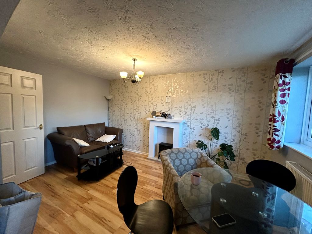 Property photo 3 of 5