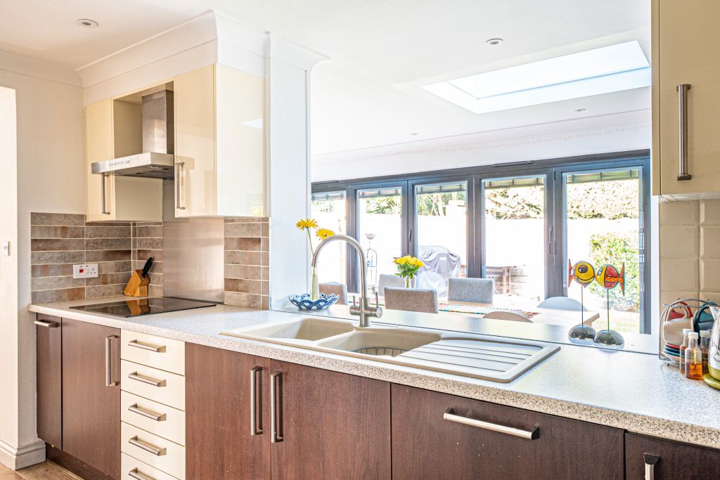 Property photo 3 of 27