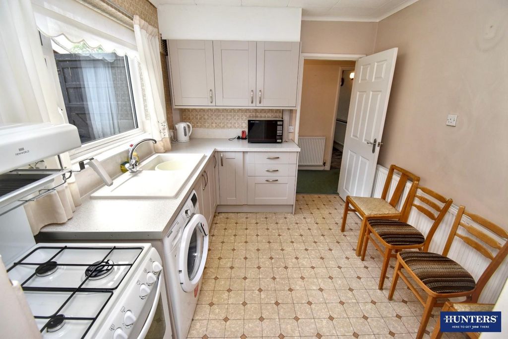 Property photo 3 of 14 Kitchen