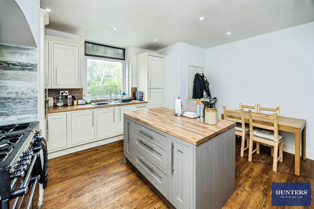 Property photo 3 of 19 4Cb49B0F-26Chthalifax-170426-12.Jpg