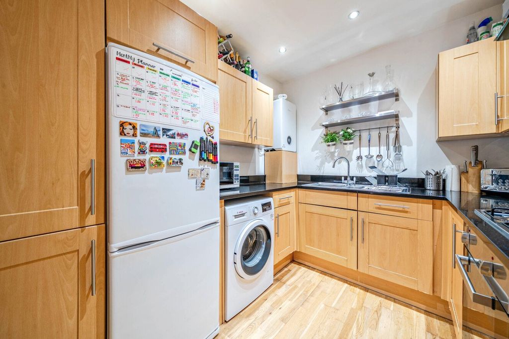 Property photo 2 of 19 Picture No. 11