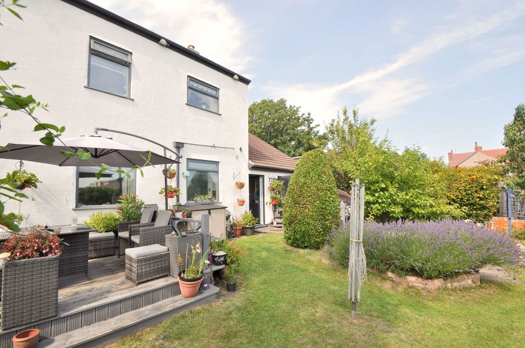 Property photo 2 of 46