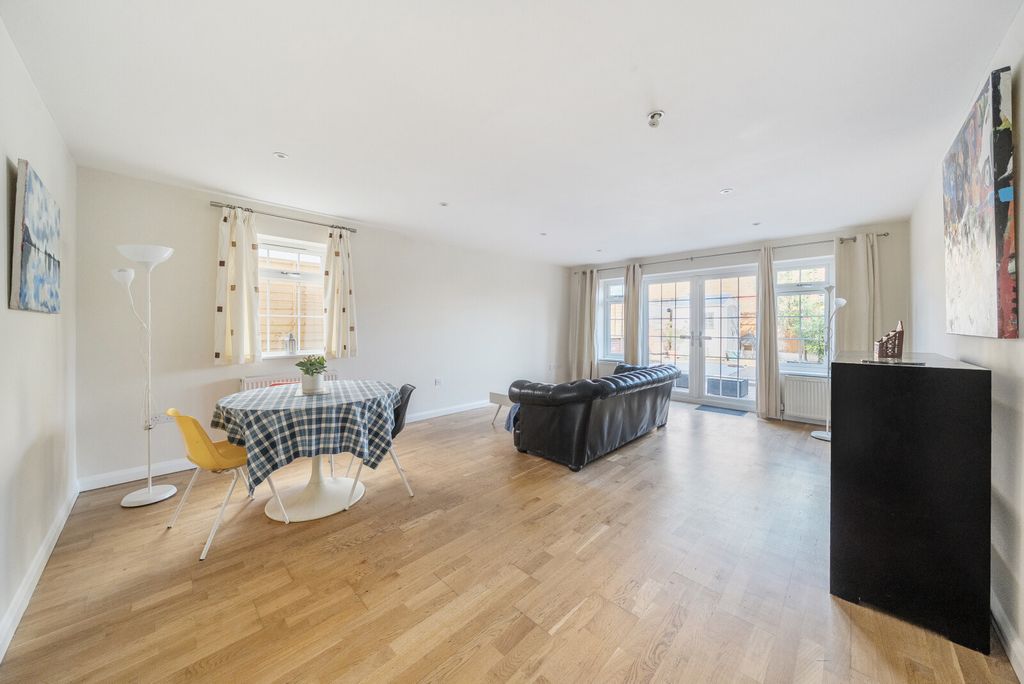 Property photo 2 of 15 1339734-35-6895d2...