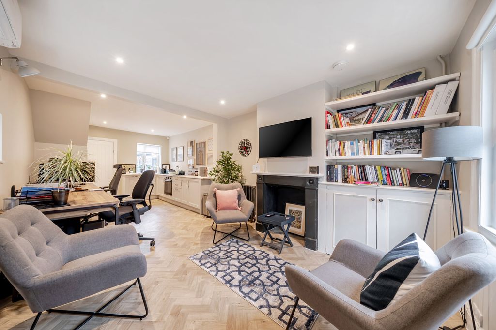 Property photo 3 of 14