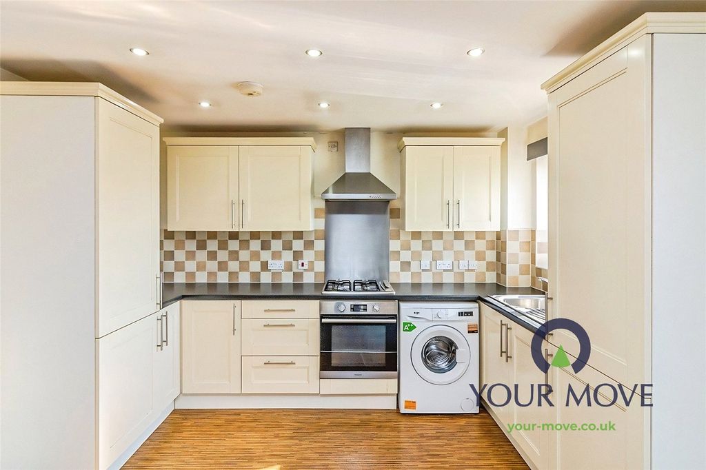 Property photo 3 of 8 Kitchen