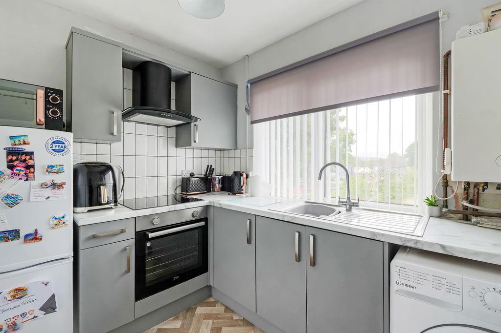 Property photo 3 of 19 Kitchen