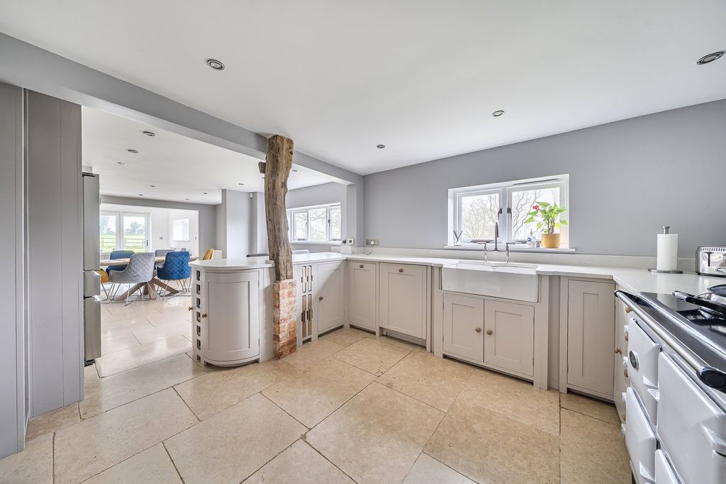 Property photo 3 of 25