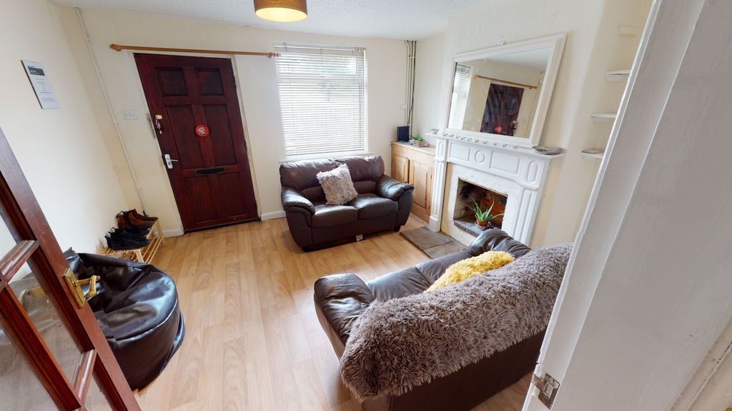 Property photo 2 of 5 Living Room