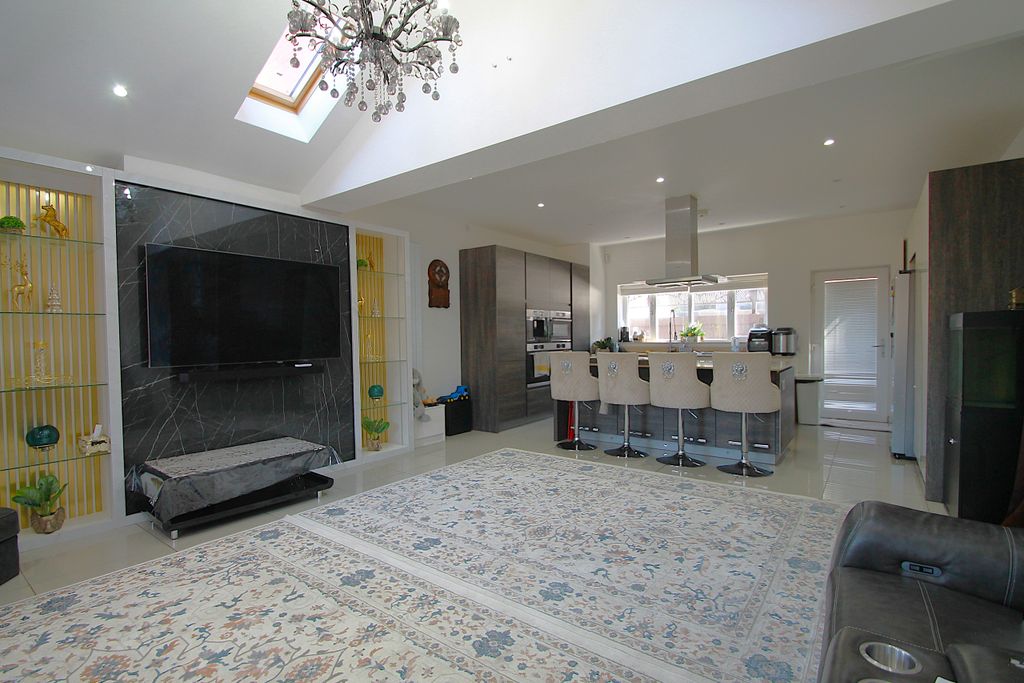 Property photo 2 of 47 Open Plan Living Kitchen