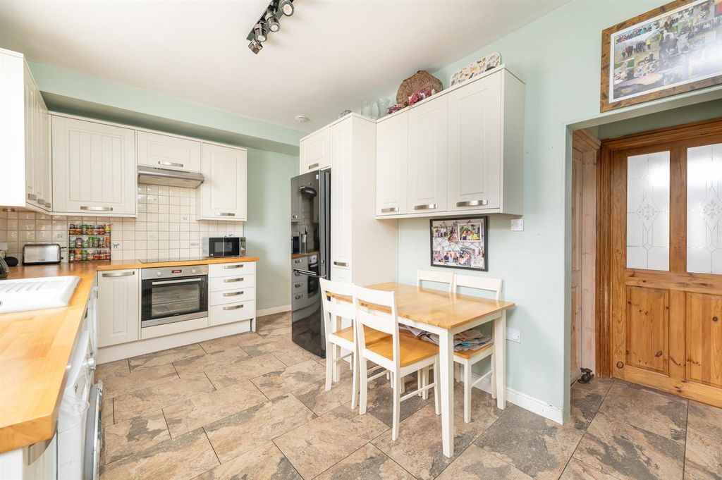Property photo 3 of 22 Dining Kitchen