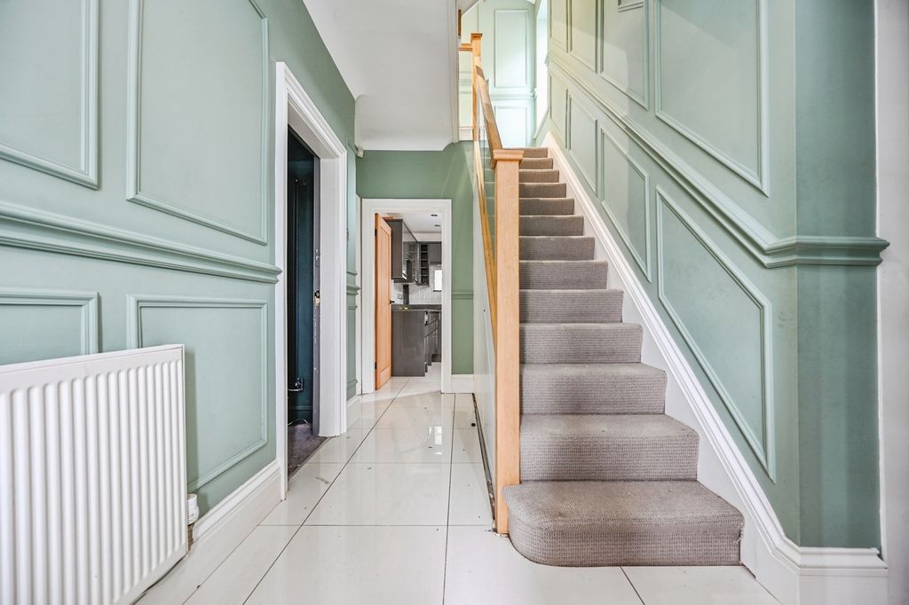 Property photo 2 of 17 Photo