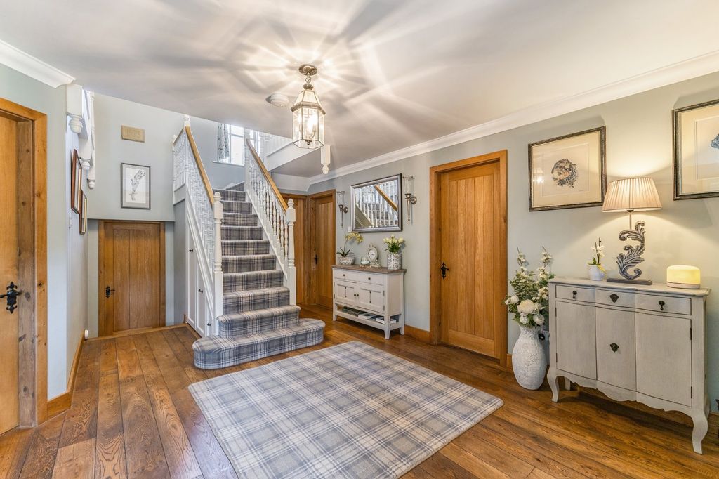Property photo 2 of 22 Entrance Hall