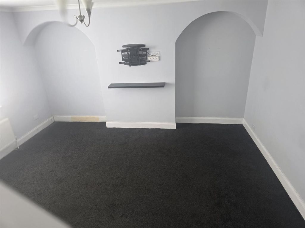 Property photo 2 of 8 1000043301.Jpg