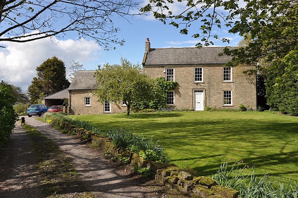 Property photo 2 of 33