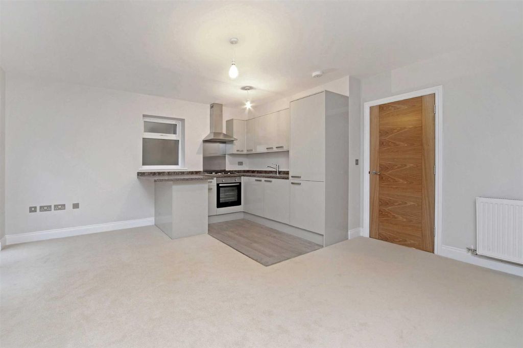 Property photo 2 of 6 Coopers Estate Agents