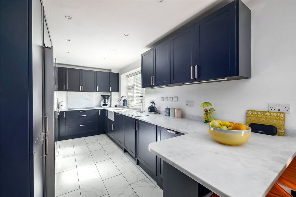 Property photo 2 of 14 Kitchen