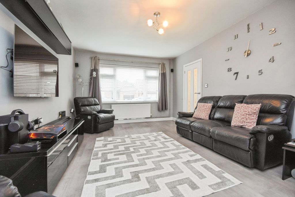 Property photo 3 of 26 Pbox-Img.Jpg