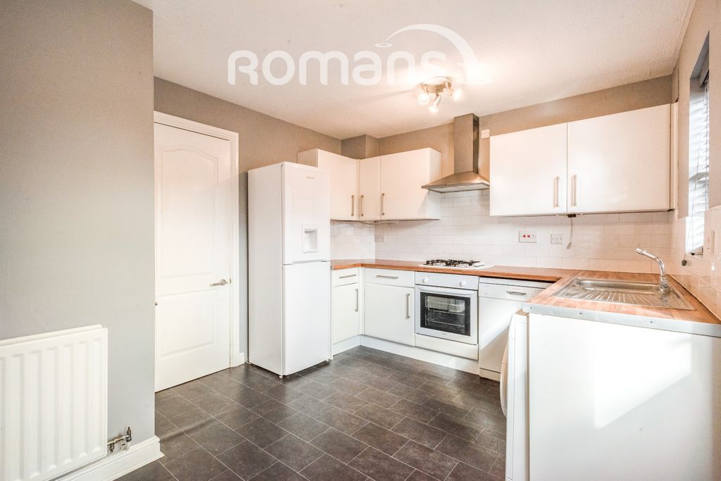 Property photo 3 of 10 Kitchen