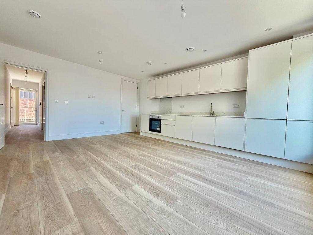 Property photo 3 of 7 Kitchen
