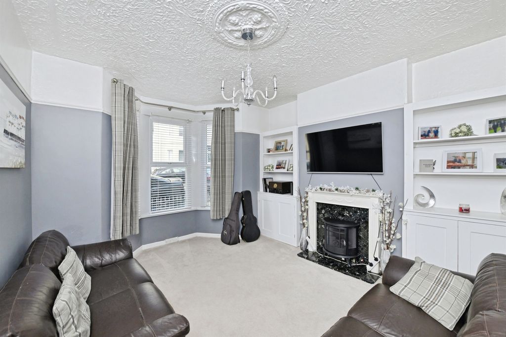 Property photo 2 of 17