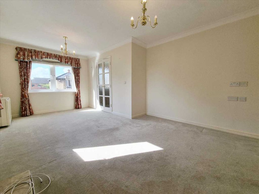 Property photo 2 of 6 Lounge: