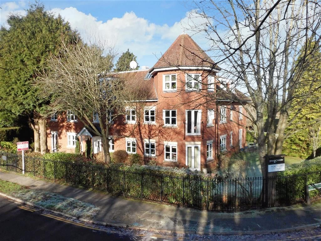 3 bed flat for sale Tadworth