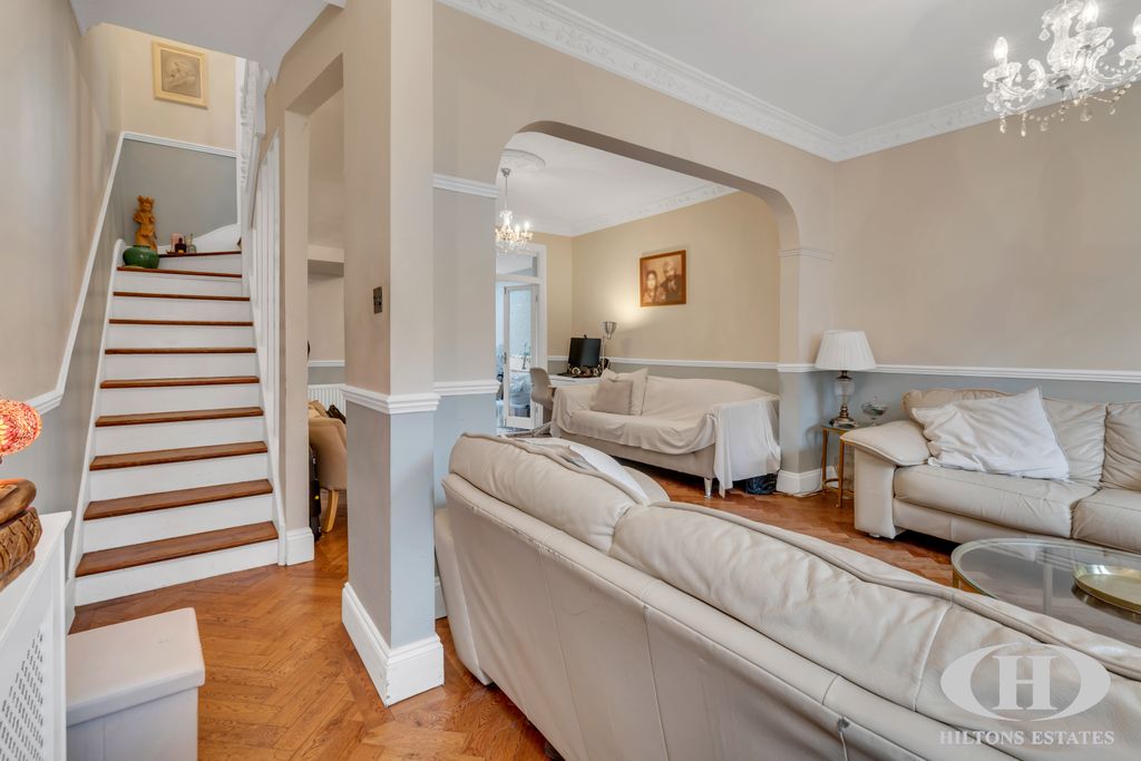 Property photo 2 of 14