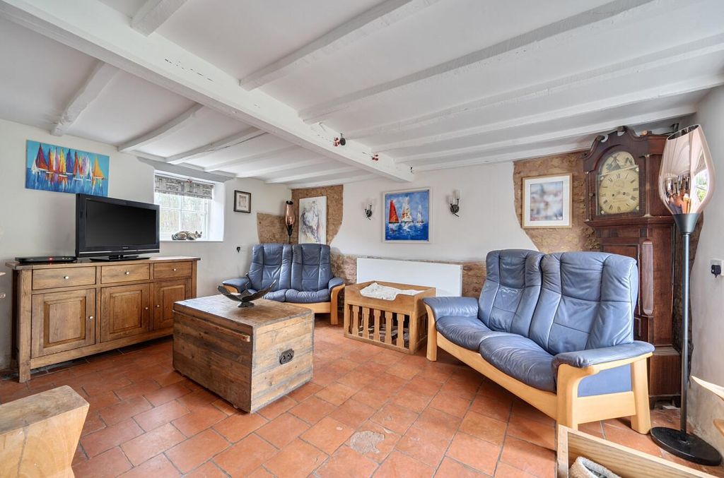 Property photo 3 of 23 Sitting Room