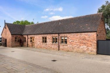 Property photo 2 of 8 5865c0ba-5c07-47A9-Be6E-5A71719ce92E.Jpg