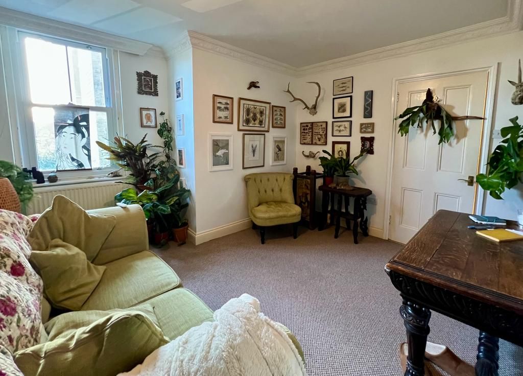 Property photo 3 of 10 Lounge