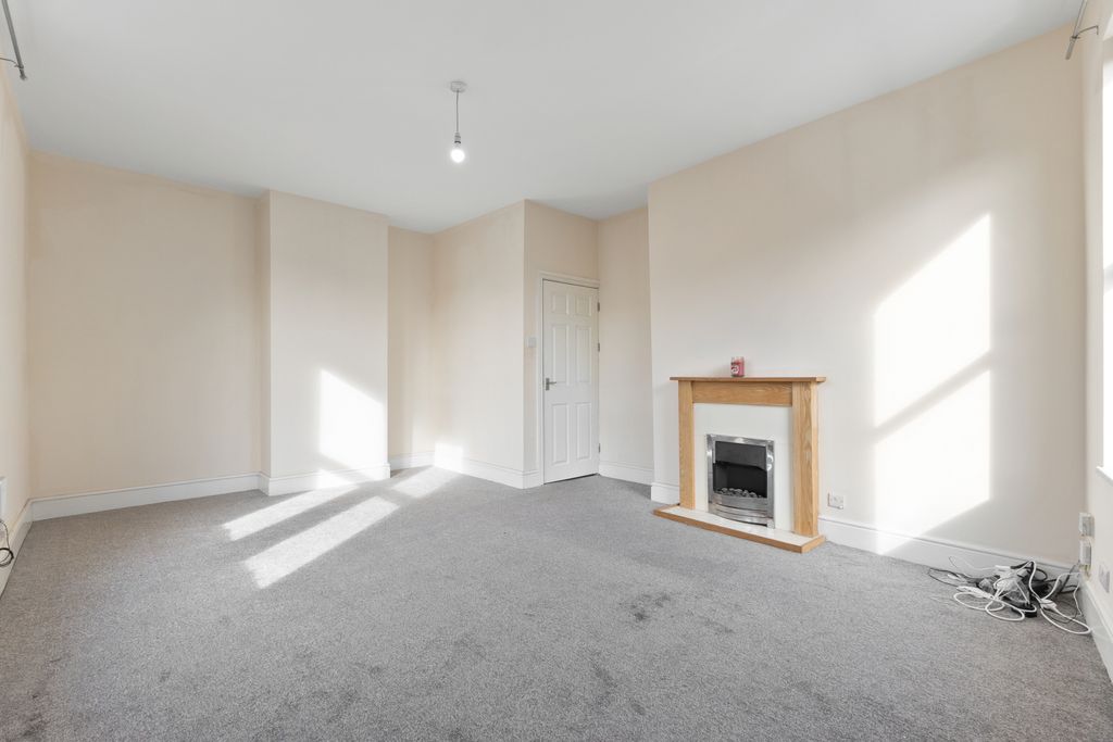 Property photo 3 of 17 Flat - Living Room