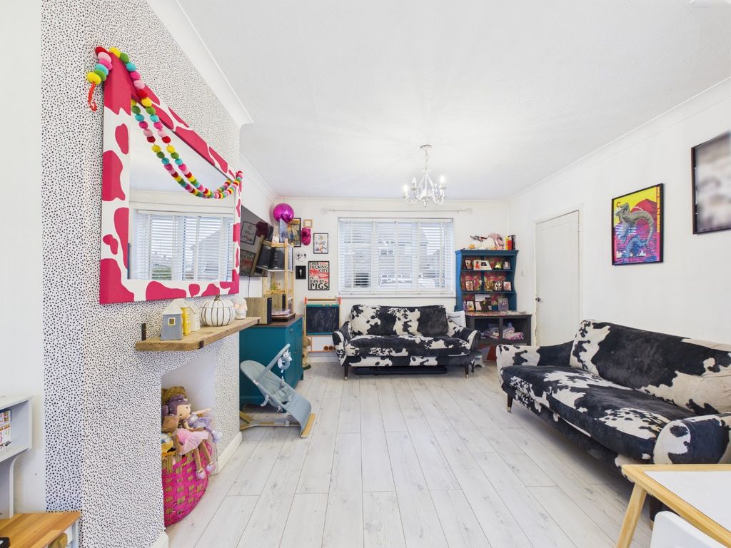 Property photo 3 of 12 4851425