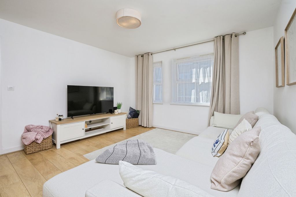 Property photo 2 of 12 Pbox-Img.Jpg