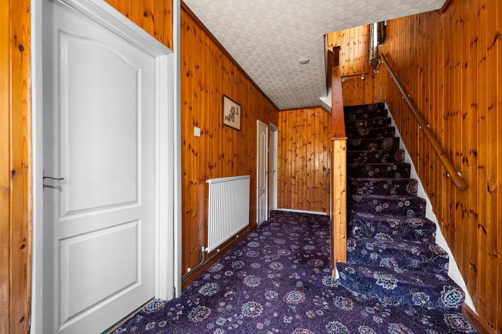 Property photo 3 of 27