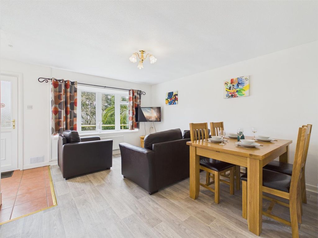 Property photo 3 of 12 Lounge/Diner