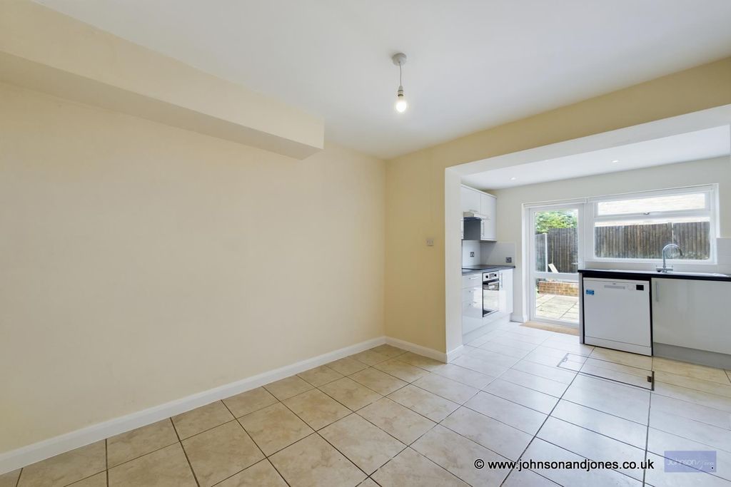 Property photo 3 of 18 4 Dining.Jpg