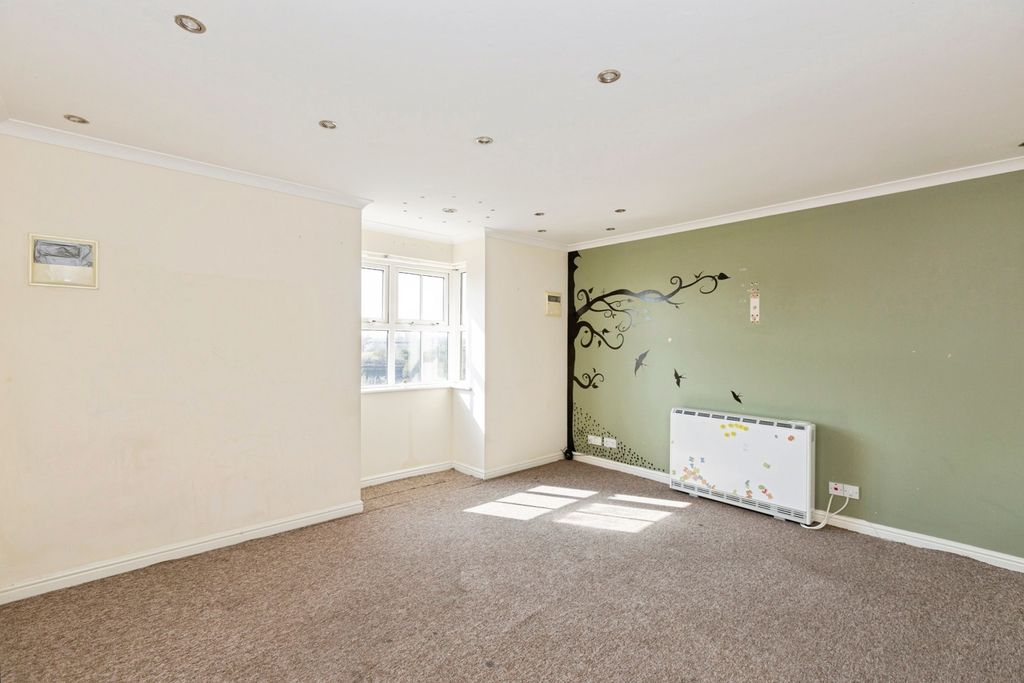 Property photo 2 of 16 Photo