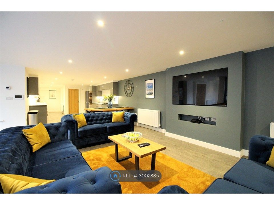 Property photo 1 of 9 Paddington Hall Lounge