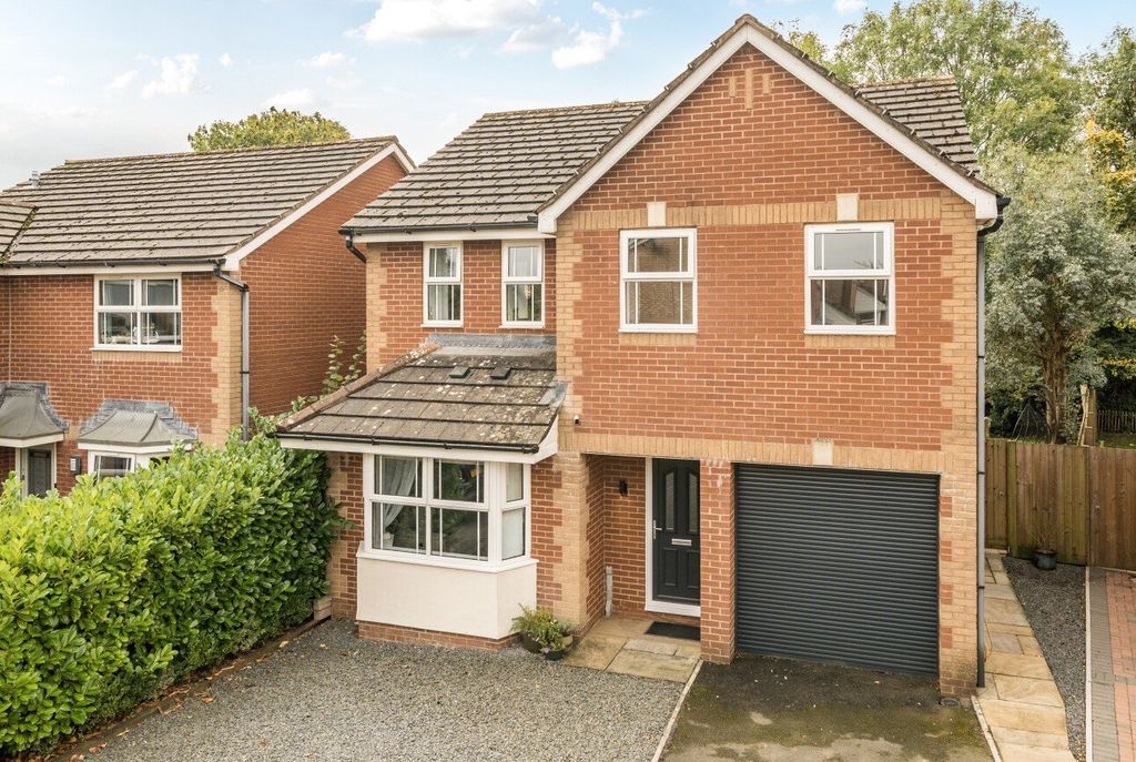 Property photo 1 of 18 8 Starlings Roost