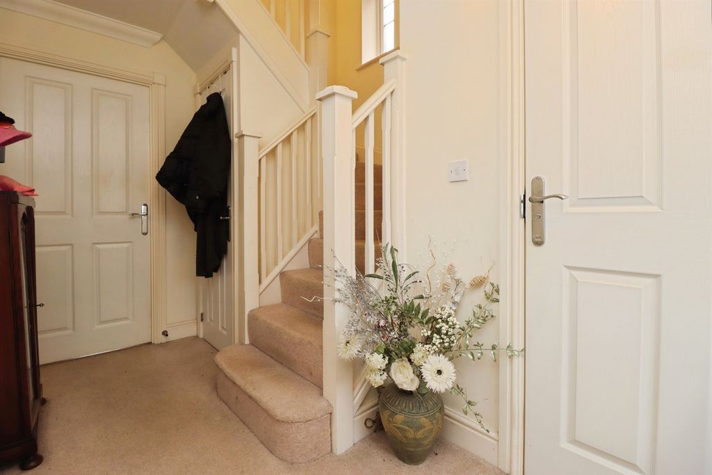 Property photo 2 of 25